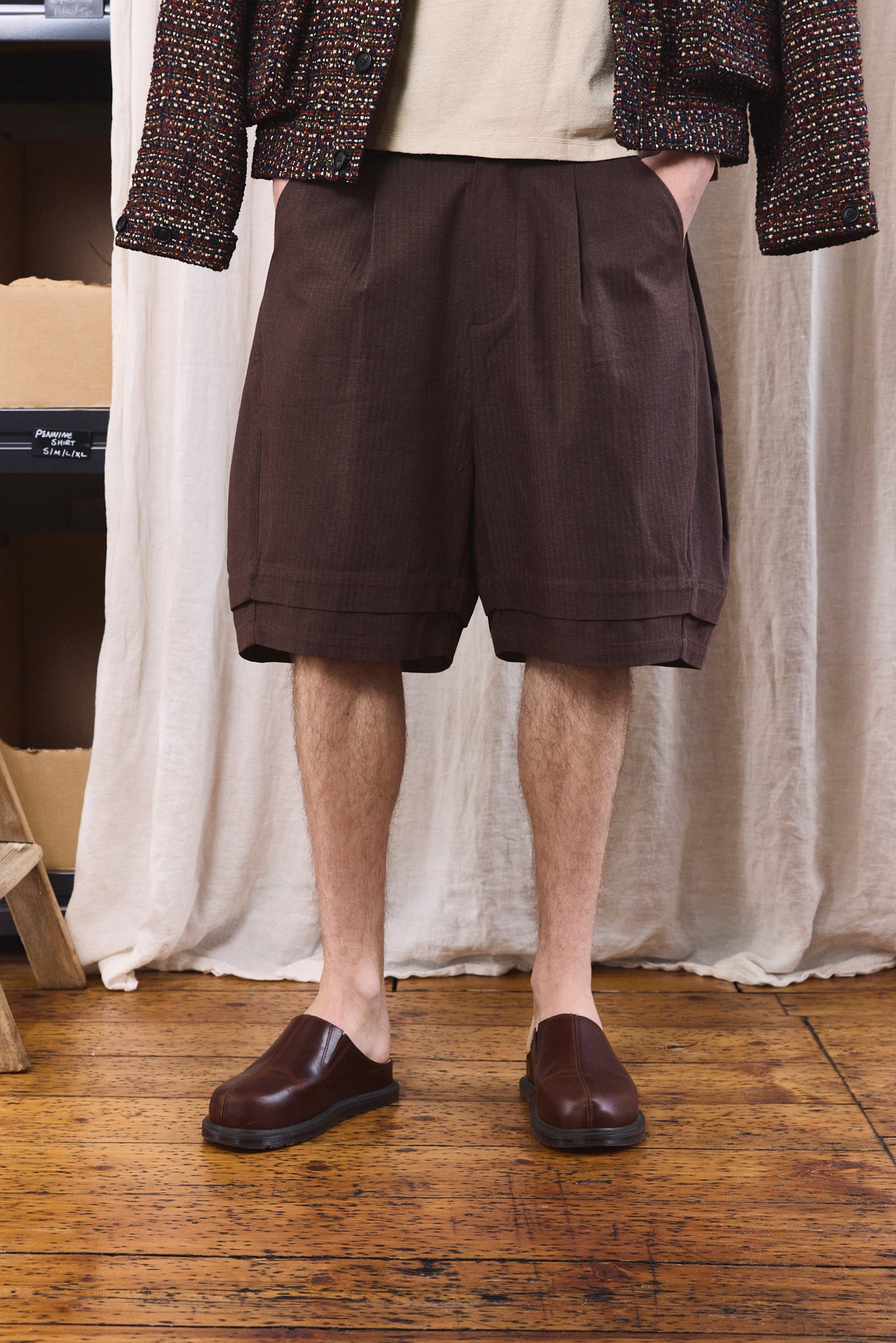 DEANS PLEATED SHORT BURGUNDY SS27